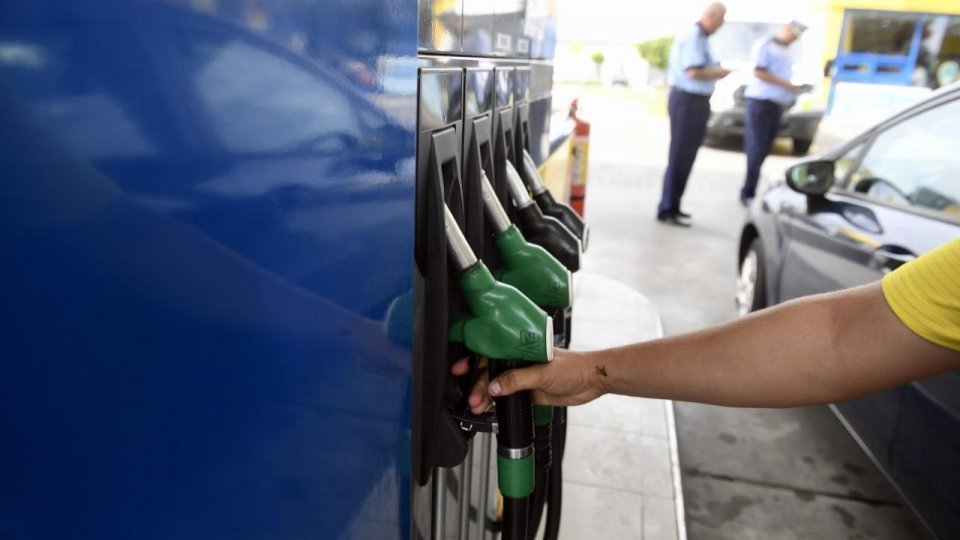 Guvernul lucrează la mai multe măsuri în contextul scumpirii carburanţilor